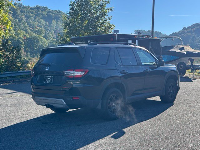 Used 2025 Honda Pilot TrailSport image 7