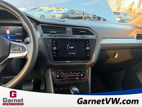 Certified 2022 Volkswagen Tiguan SE image 18