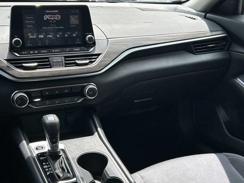 Used 2025 Nissan Altima 2.5 SV FWD image 23
