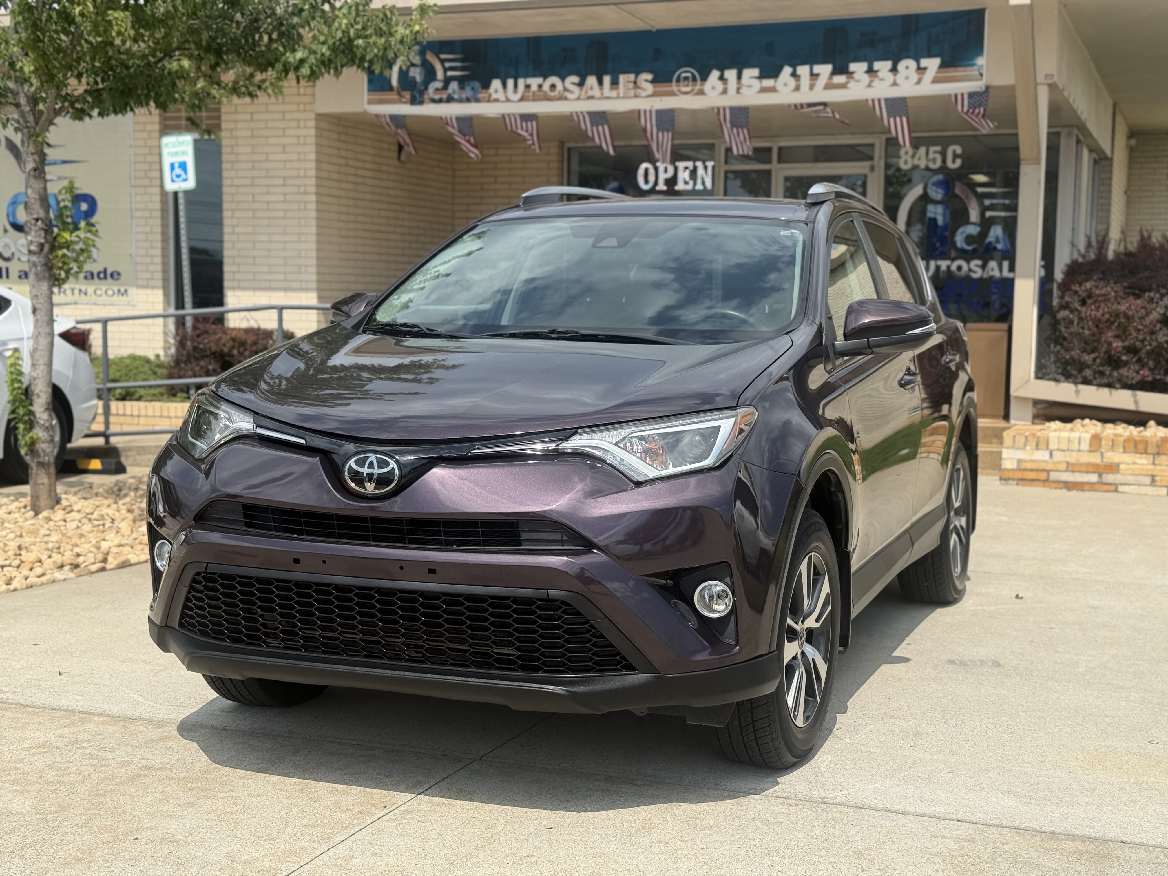 Used 2017 Toyota RAV4 XLE FWD image 1