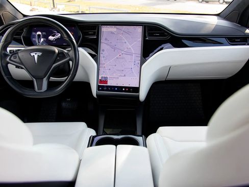 Used 2018 Tesla Model X 100D image 38