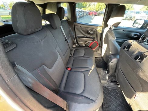 Used 2015 Jeep Renegade Trailhawk w/ Popular Equipment Group AWD/4WD image 18