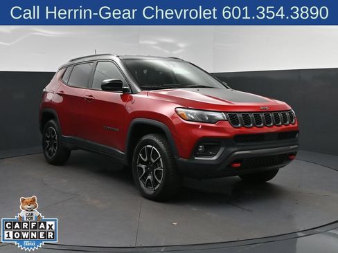 Used 2025 Jeep Compass Trailhawk AWD/4WD image 9
