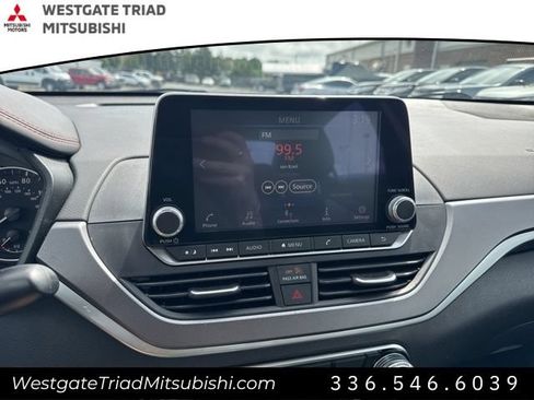 Used 2024 Nissan Altima 2.5 SR FWD image 15