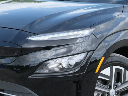 Used 2023 Hyundai Kona SE image 32