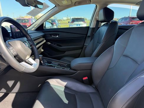 Used 2024 Honda Accord Touring image 9