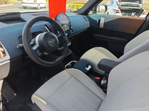 Certified 2025 MINI Cooper Countryman S w/ Comfort Package Max image 17