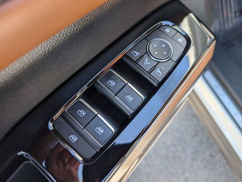 Used 2023 Nissan Pathfinder Platinum image 16