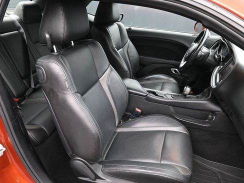 Used 2021 Dodge Challenger SXT w/ Plus Package RWD image 9