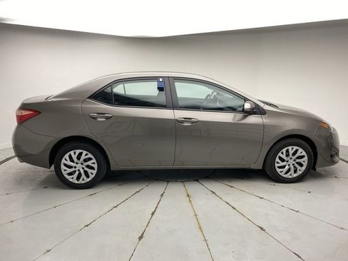 Used 2018 Toyota Corolla LE image 6