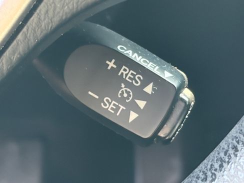 Used 2016 Toyota RAV4 LE FWD image 12