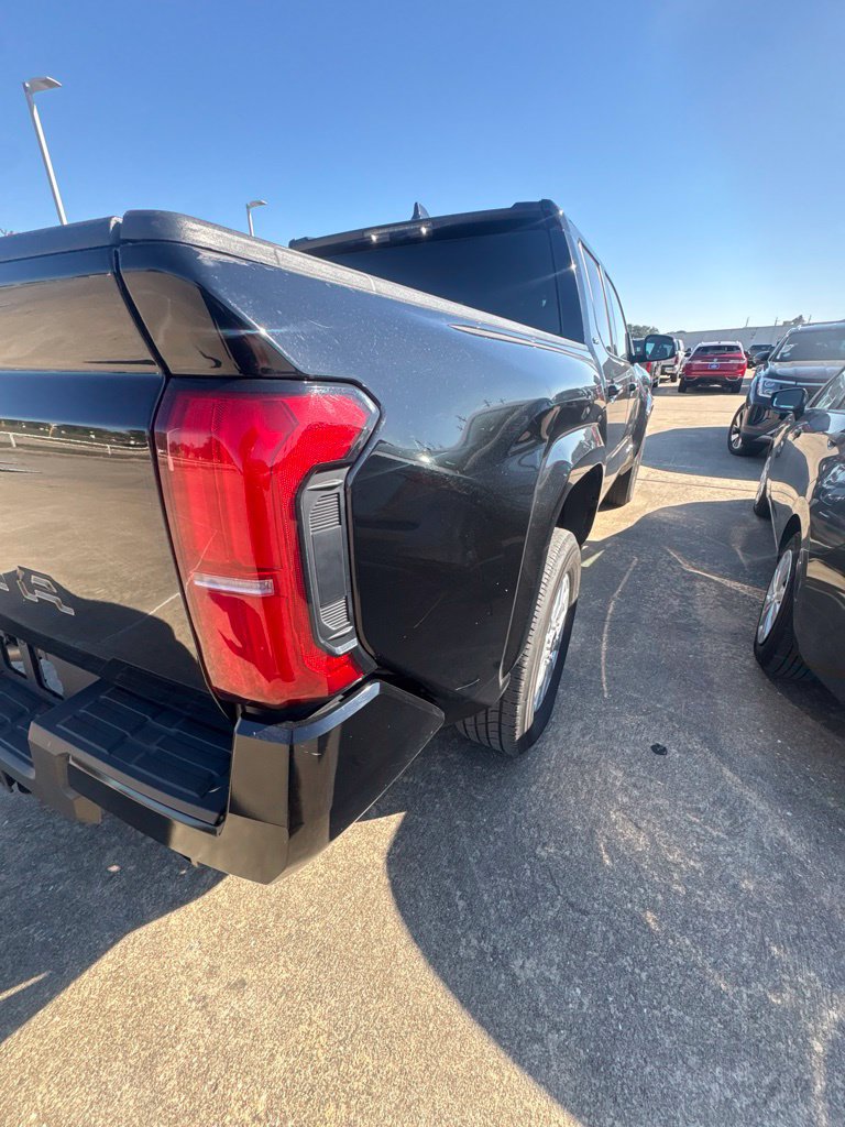 Used 2025 Toyota Tacoma SR5 AWD/4WD image 5