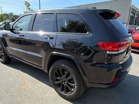 Used 2021 Jeep Grand Cherokee Laredo X AWD/4WD image 10