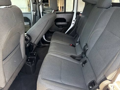 Used 2025 Jeep Gladiator Sport AWD/4WD image 25