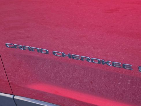 Certified 2024 Jeep Grand Cherokee L Laredo image 11