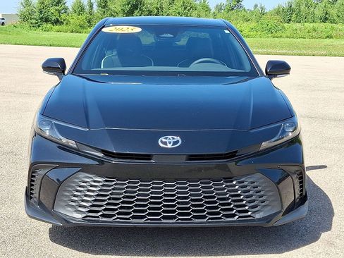 Used 2025 Toyota Camry SE w/ Convenience Package AWD/4WD image 29