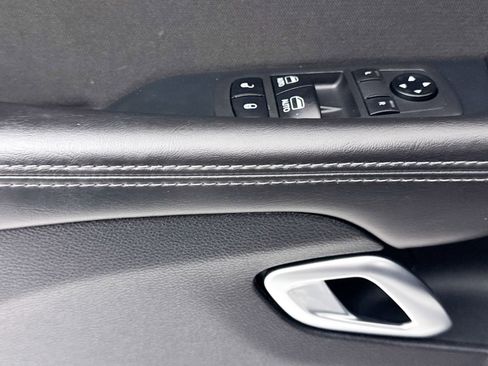 Used 2019 Dodge Challenger SXT RWD image 27