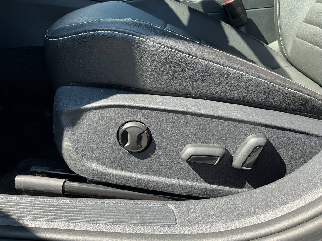 Used 2024 Volkswagen Jetta SE FWD image 17
