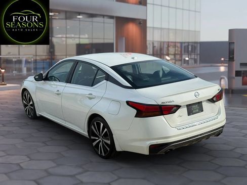 Used 2020 Nissan Altima 2.5 SR FWD image 2