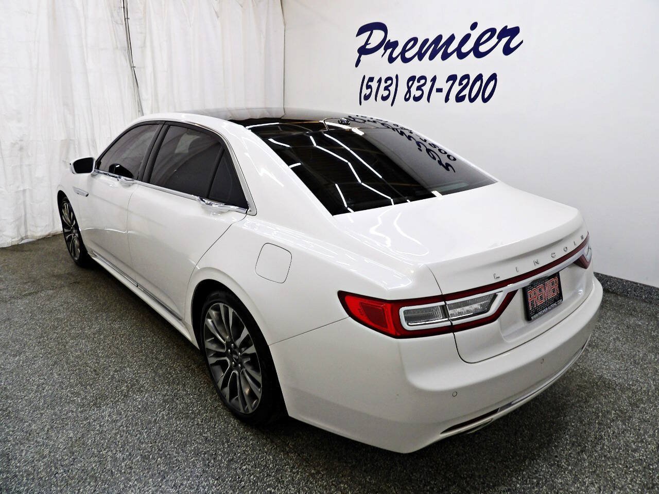 Used 2017 Lincoln Continental Select w/ Climate Package FWD image 4