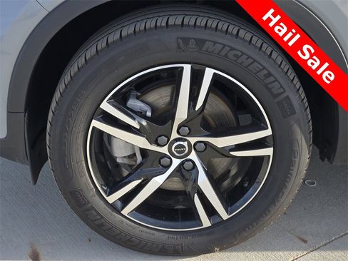 Used 2024 Volvo XC40 B5 Core image 9