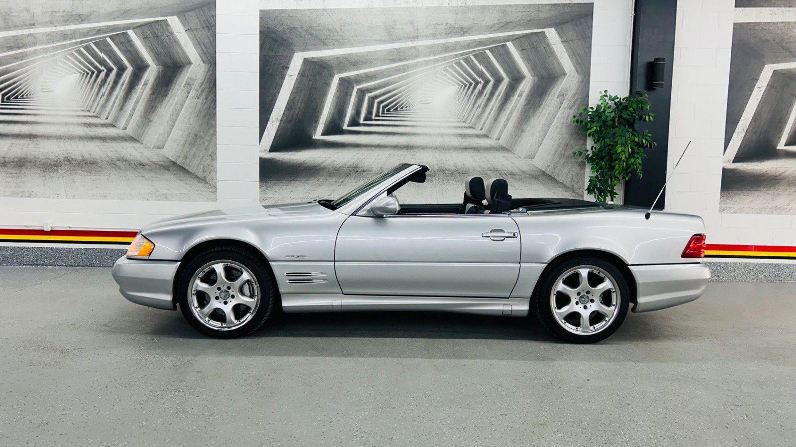 Used 2002 Mercedes-Benz SL 500 image 3