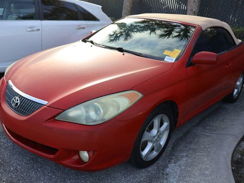 Used 2006 Toyota Solara SLE image 2