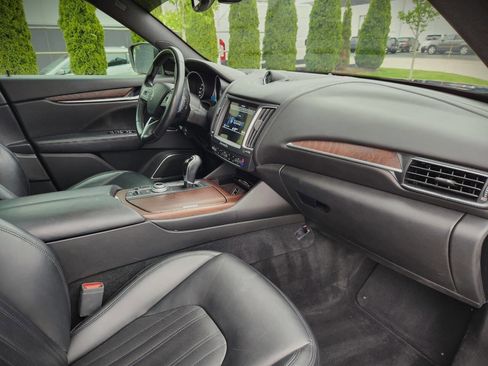 Used 2017 Maserati Levante w/ Luxury Package AWD/4WD image 7