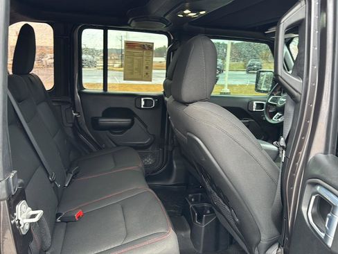 Used 2021 Jeep Wrangler Unlimited Rubicon image 12