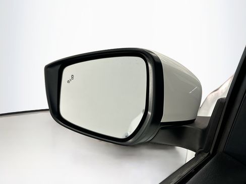 Used 2025 Nissan Leaf S image 16