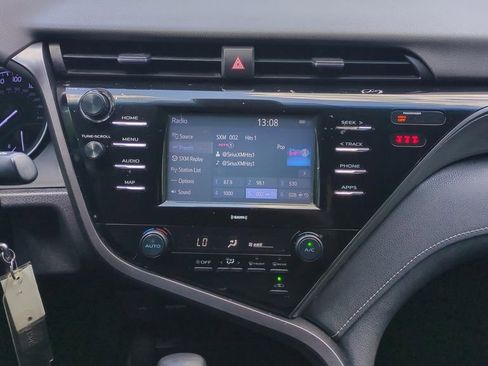 Used 2020 Toyota Camry SE image 16