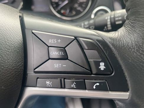 Used 2018 Nissan Rogue SV w/ Premium Package AWD/4WD image 27