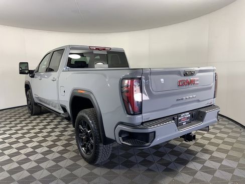 Used 2024 GMC Sierra 2500 AT4 w/ AT4 Premium Plus Package image 9