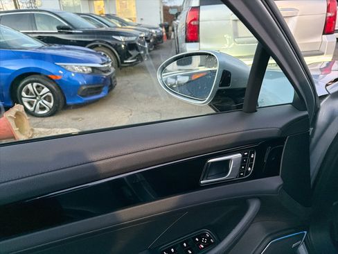 Used 2019 Porsche Panamera 4 image 16