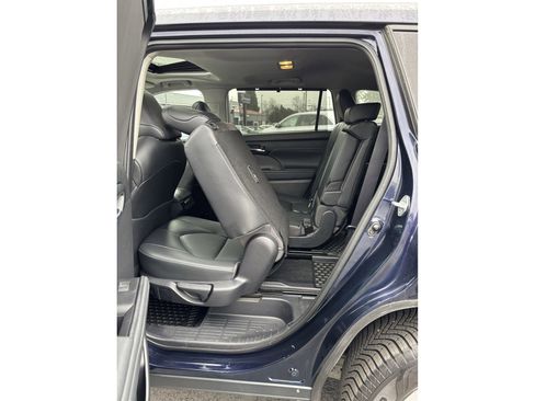Used 2022 Toyota Highlander XLE image 23