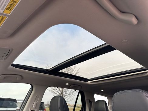 Certified 2023 Honda Pilot Touring image 6