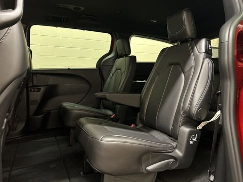 New 2026 Chrysler Pacifica Select FWD image 8