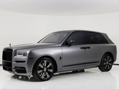 Used 2022 Rolls-Royce Cullinan image 3