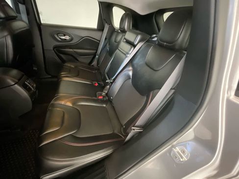 Used 2019 Jeep Cherokee Trailhawk w/ Cold Weather Group AWD/4WD image 22