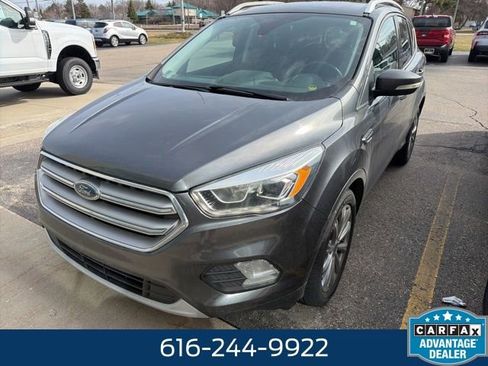 Used 2017 Ford Escape Titanium image 2