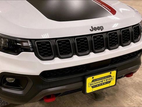 Used 2025 Jeep Compass Trailhawk AWD/4WD image 28