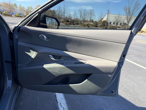 Used 2023 Hyundai Elantra SEL w/ Preferred Accessory Package image 18