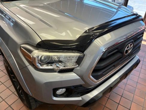 Used 2016 Toyota Tacoma SR5 w/ SR5 Appearance Package (SN) image 2