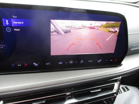 Certified 2025 Chevrolet Traverse LT image 21