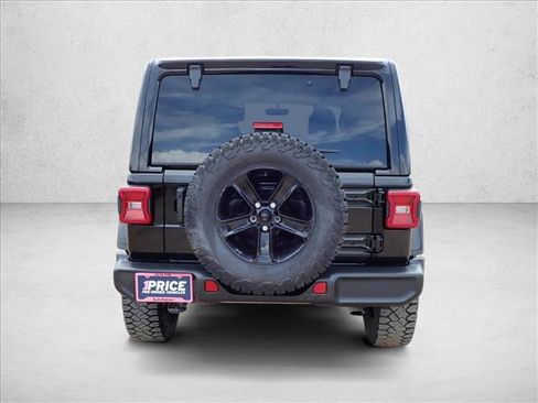 Used 2022 Jeep Wrangler Unlimited Sahara AWD/4WD image 3