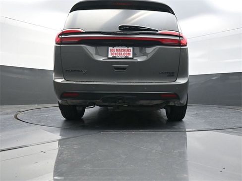 Used 2023 Chrysler Pacifica Limited w/ Uconnect Theater Family Group image 30