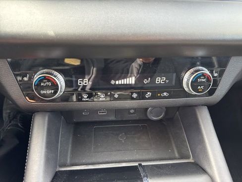 Used 2024 Mitsubishi Outlander SE image 16