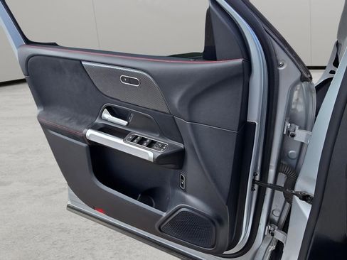 Used 2022 Mercedes-Benz GLB 250 4MATIC image 22