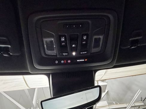 Used 2025 GMC Sierra 3500 Denali Ultimate AWD/4WD image 17