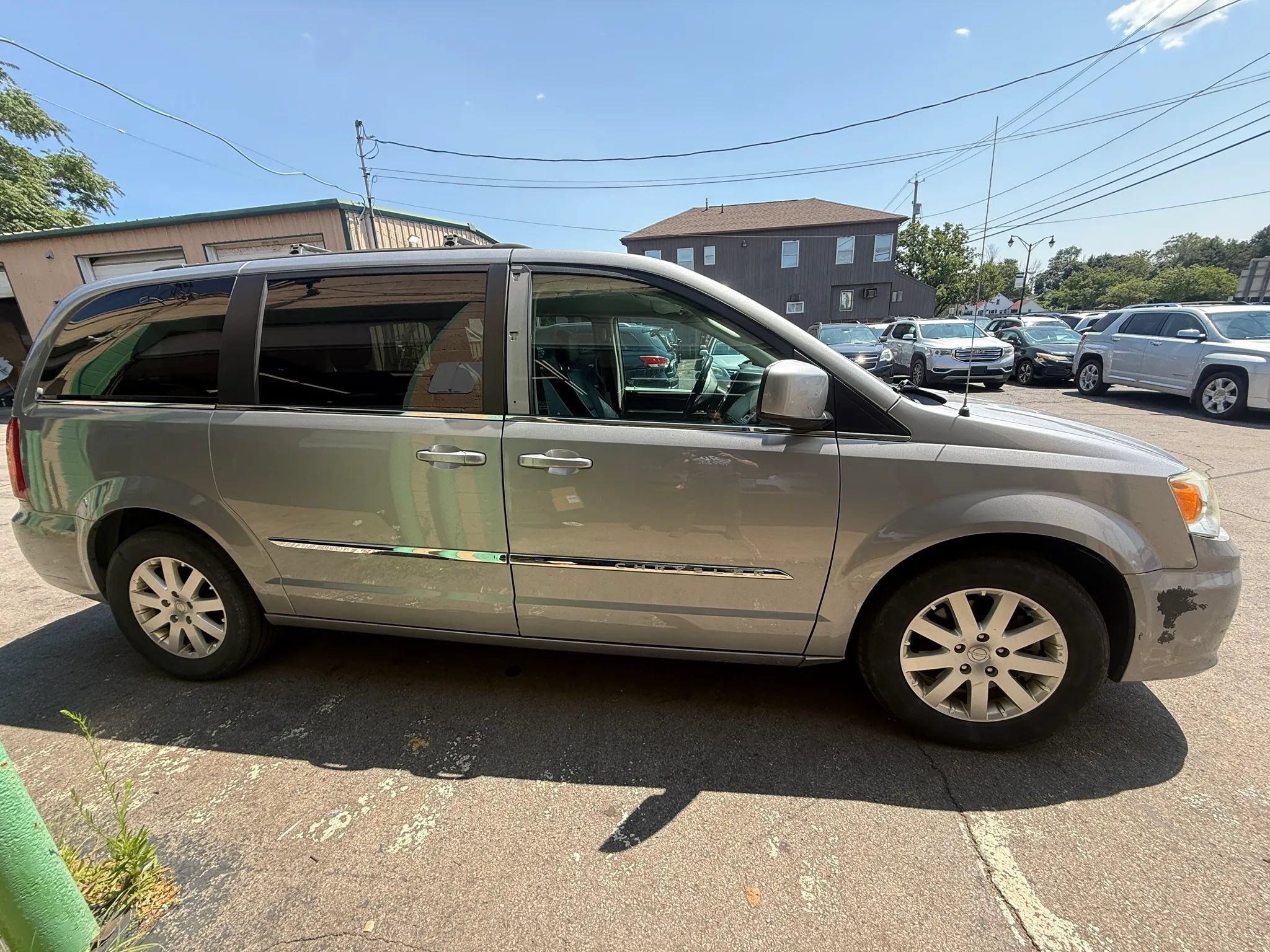Used 2015 Chrysler Town & Country Touring FWD image 5